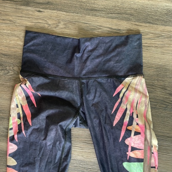 Teeki Leggings Size Small (S) - Picture 3 of 7